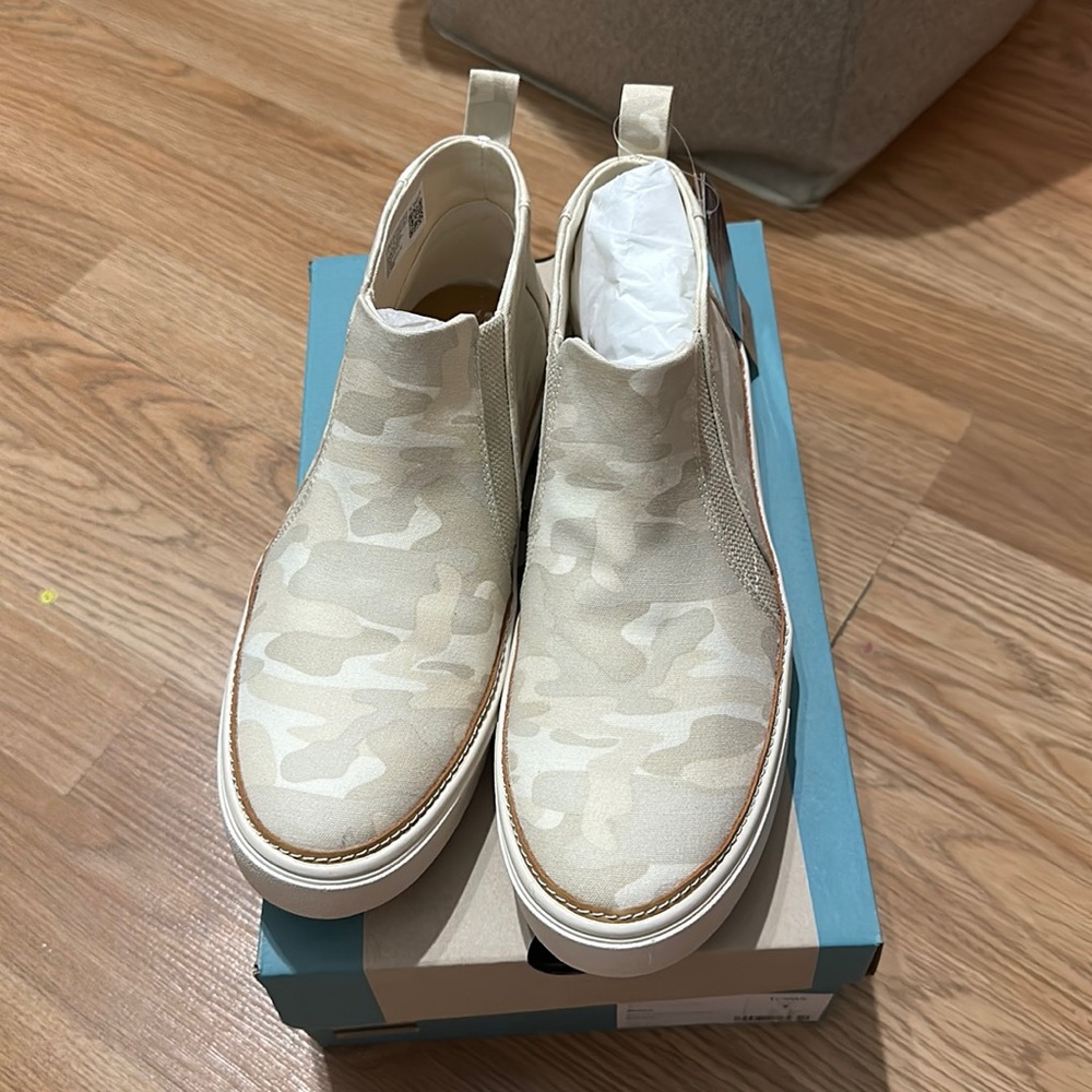 TOMS Bryce size 7. NWT